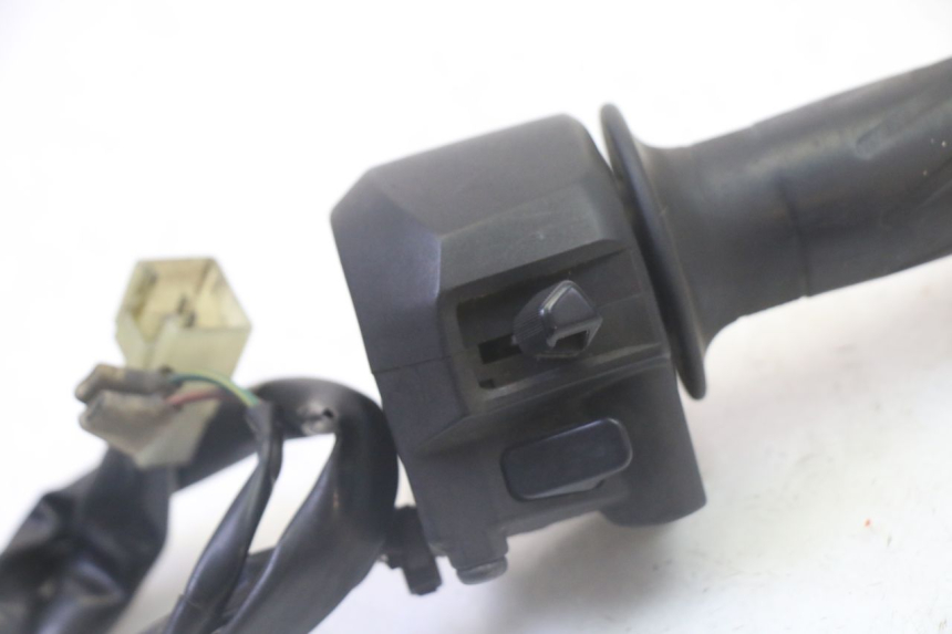 photo de INTERRUPTOR DERECHO YAMAHA X-MAX XMAX 125 (2010 - 2014)