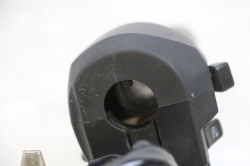 photo de INTERRUPTOR DERECHO YAMAHA X-MAX XMAX 125 (2010 - 2014) - Zoom estado de uso