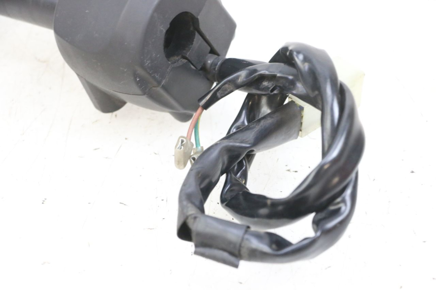 photo de INTERRUPTOR DERECHO YAMAHA X-MAX XMAX 125 (2010 - 2014) - Estado de la superficie y material