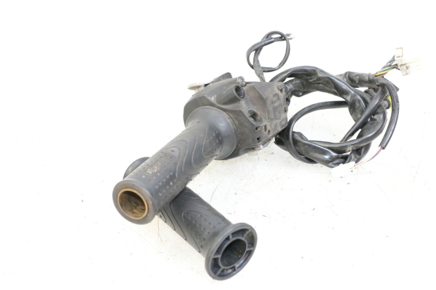 photo de INTERRUPTOR DERECHO PIAGGIO X10 125 (2012 - 2017)