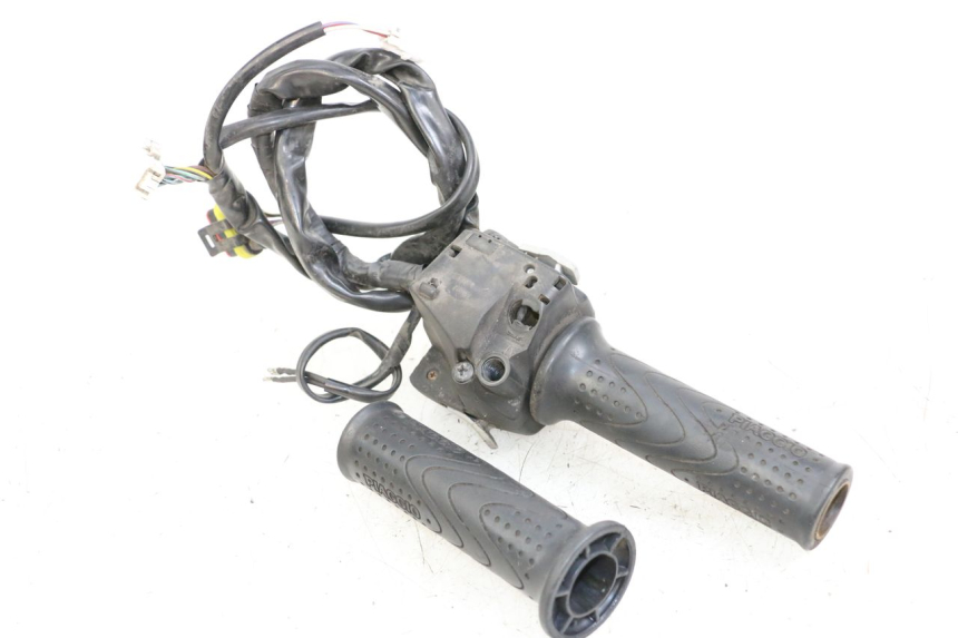 photo de INTERRUPTOR DERECHO PIAGGIO X10 125 (2012 - 2017)