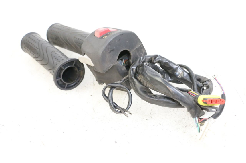 photo de INTERRUPTOR DERECHO PIAGGIO X10 125 (2012 - 2017)