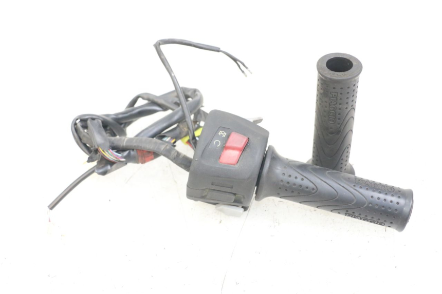 photo de INTERRUPTOR DERECHO PIAGGIO X10 125 (2012 - 2017)