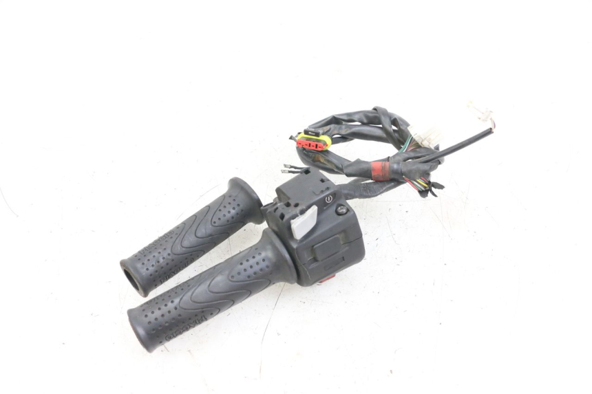 photo de INTERRUPTOR DERECHO PIAGGIO X10 125 (2012 - 2017)