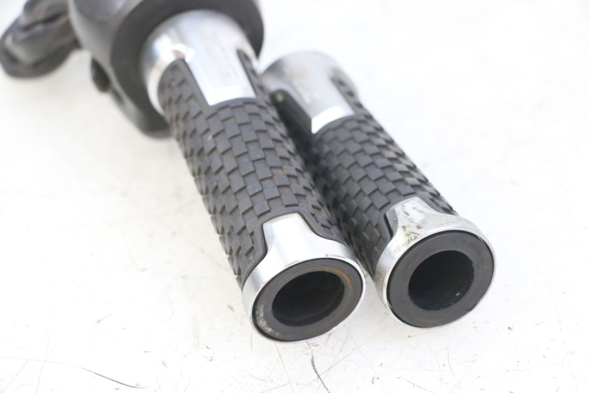 photo de CONMUTADOR DERECHA YAMAHA XJ6 ABS 600 (2008 - 2016)