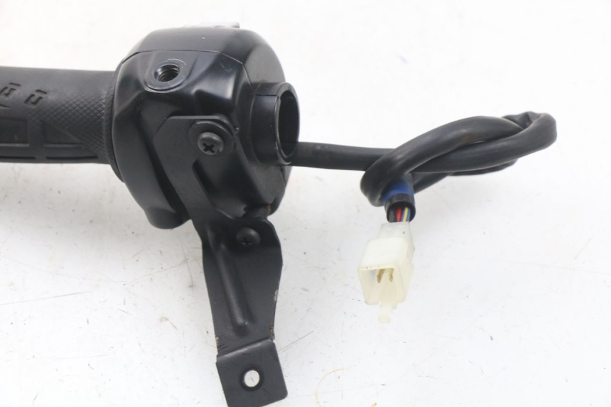 photo de INTERRUPTOR DERECHO YAMAHA BW'S BWS 125 (2010 - 2013)