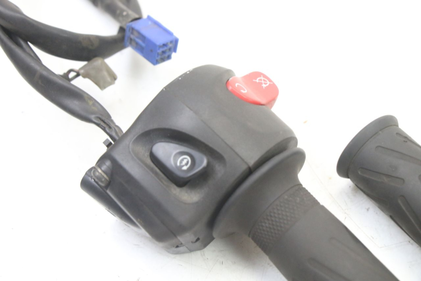 photo de CONMUTADOR DERECHA YAMAHA FZ6 FAZER S2 600 (2007 - 2011)