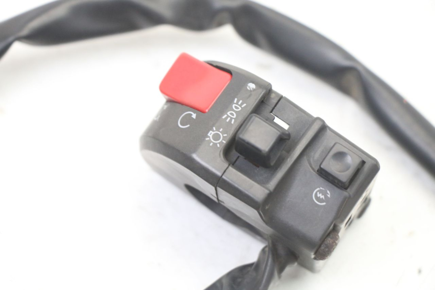 photo de INTERRUPTOR DERECHO YAMAHA FZS FAZER 600 (2001 - 2003)