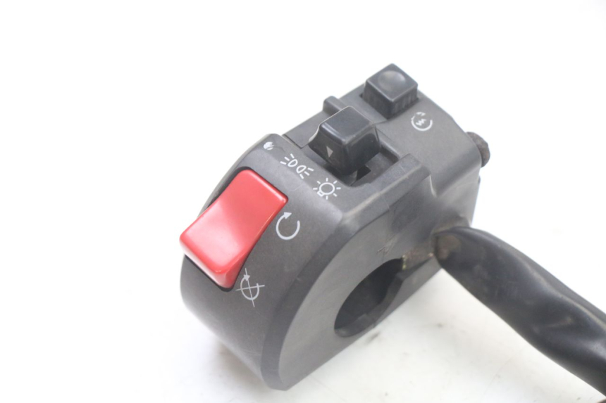 photo de INTERRUPTOR DERECHO YAMAHA FZS FAZER 600 (2001 - 2003)