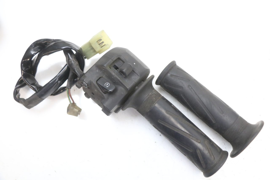 photo de INTERRUPTOR DERECHO YAMAHA X-MAX XMAX 125 (2010 - 2014)