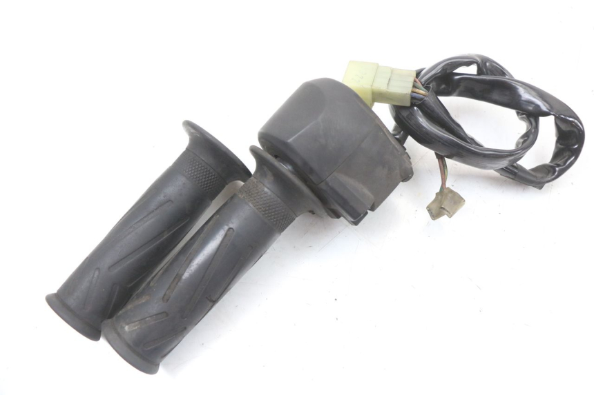 photo de INTERRUPTOR DERECHO YAMAHA X-MAX XMAX 125 (2010 - 2014)