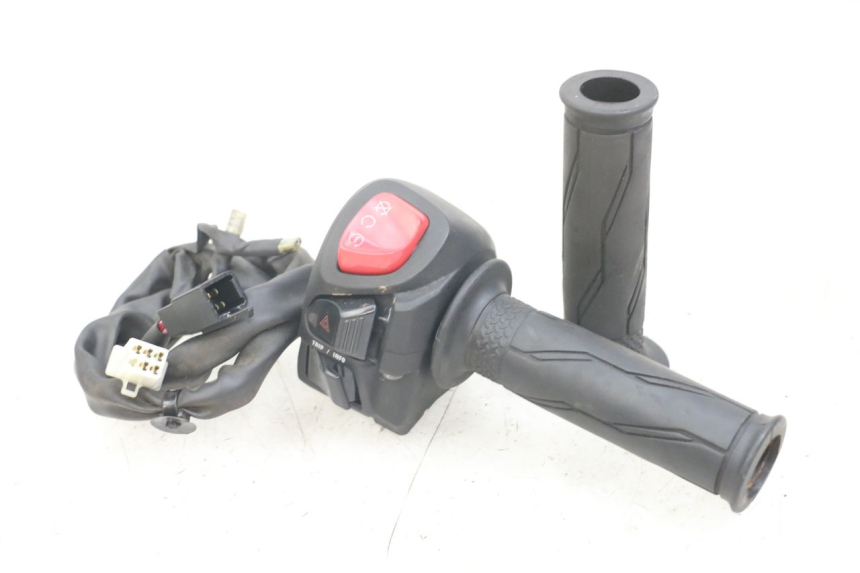 photo de INTERRUPTOR DERECHO YAMAHA XMAX X-MAX ABS 125 (2017 - 2020)