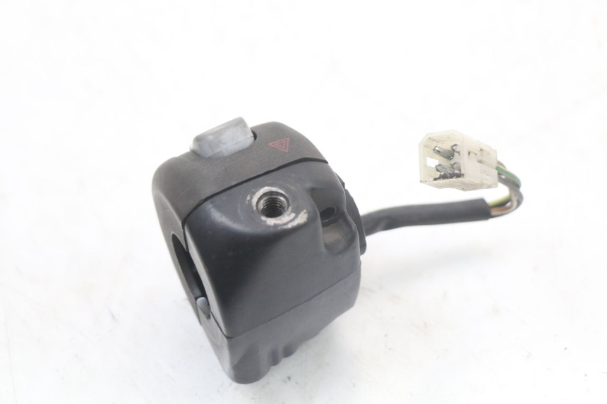 photo de INTERRUPTOR DERECHO YAMAHA YP MAJESTY 125 (2002 - 2006)