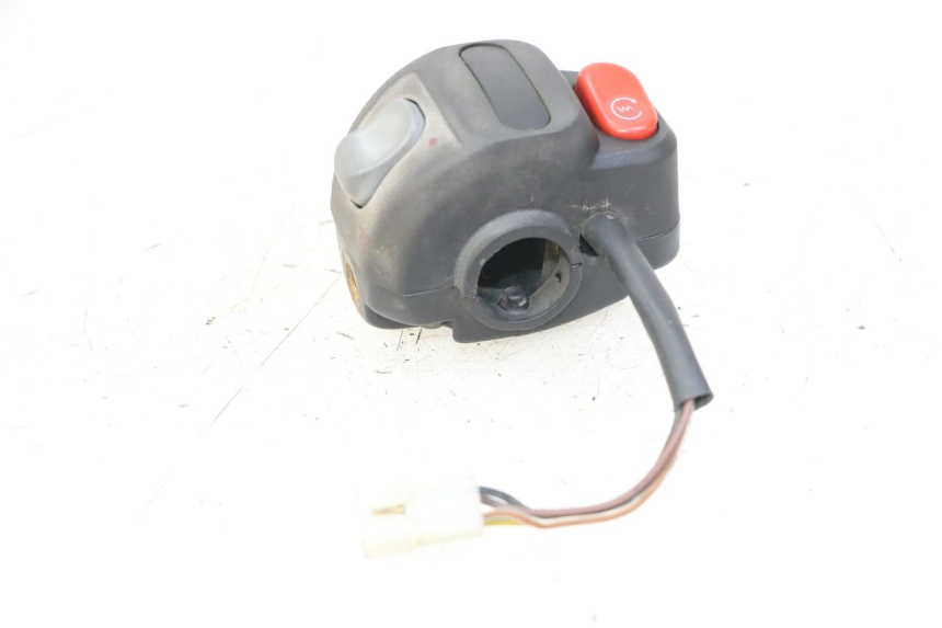 photo de INTERRUPTOR DERECHO YAMAHA YP MAJESTY 125 (2007 - 2010)