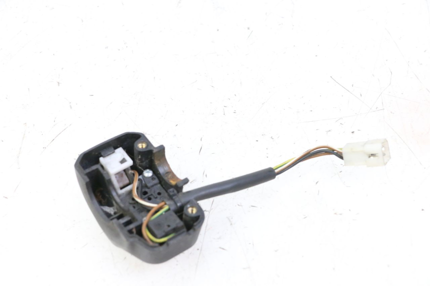 photo de INTERRUPTOR DERECHO YAMAHA YP MAJESTY 125 (2002 - 2006)