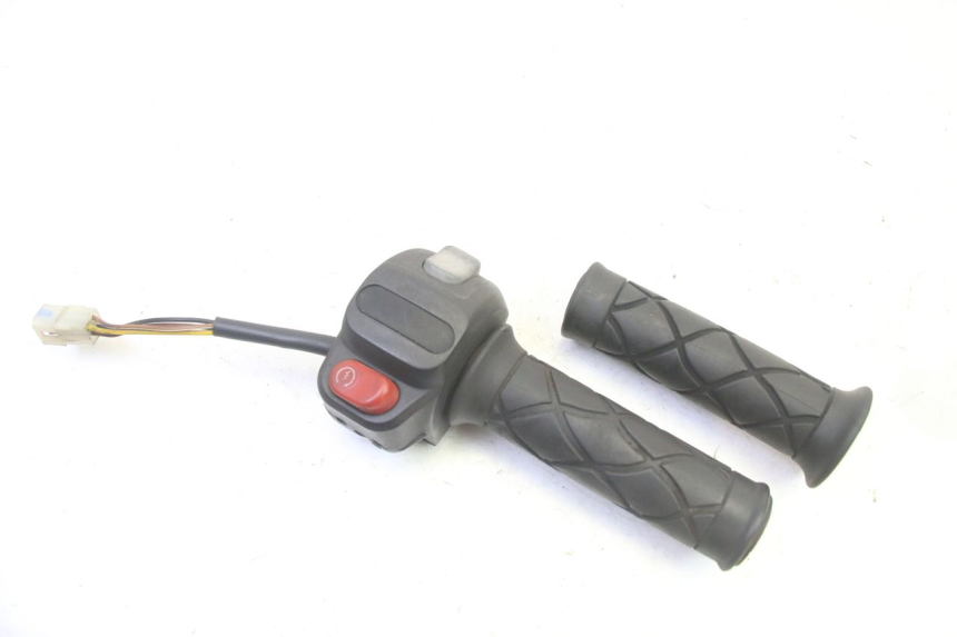 photo de INTERRUPTOR DERECHO YAMAHA YP MAJESTY 125 (2007 - 2010)