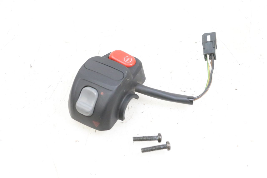 photo de INTERRUPTOR DERECHO YAMAHA YP MAJESTY 125 (2002 - 2006) - Detalle de la pieza