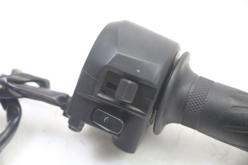 photo de CONMUTADOR DERECHA YAMAHA YP X-MAX XMAX 400 (2014 - 2017)