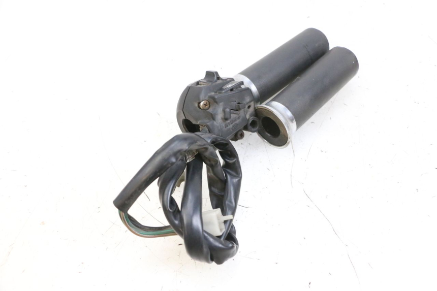 photo de CONMUTADOR DERECHA KYMCO ZING 125 (1997 - 2003) - Primer plano técnico