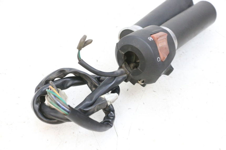 photo de CONMUTADOR DERECHA KYMCO ZING 125 (1997 - 2003) - Detalles de los puntos de fijación