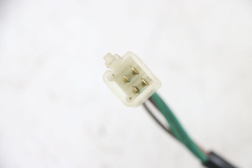 photo de CONMUTADOR LUCES EMERGENCIA SYM GTS EVO 125 (2009 - 2013) - Primer plano técnico