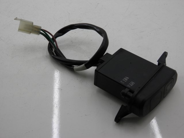 photo de CONMUTADOR LUCES EMERGENCIA SYM GTS EVO 125 (2009 - 2013)