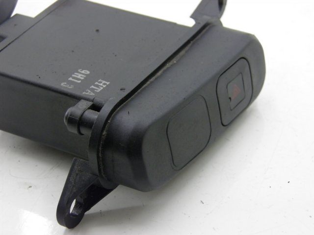 photo de CONMUTADOR LUCES EMERGENCIA SYM GTS EVO 125 (2009 - 2013)