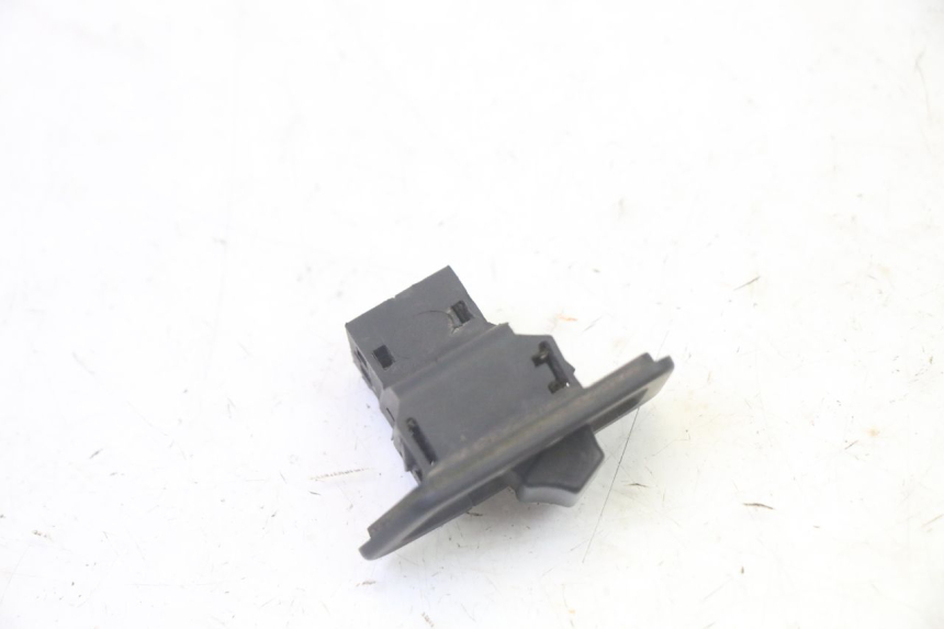 photo de CONMUTADOR DE LUCES DE EMERGENCIA YAMAHA X-MAX XMAX 250 (2006 - 2009)