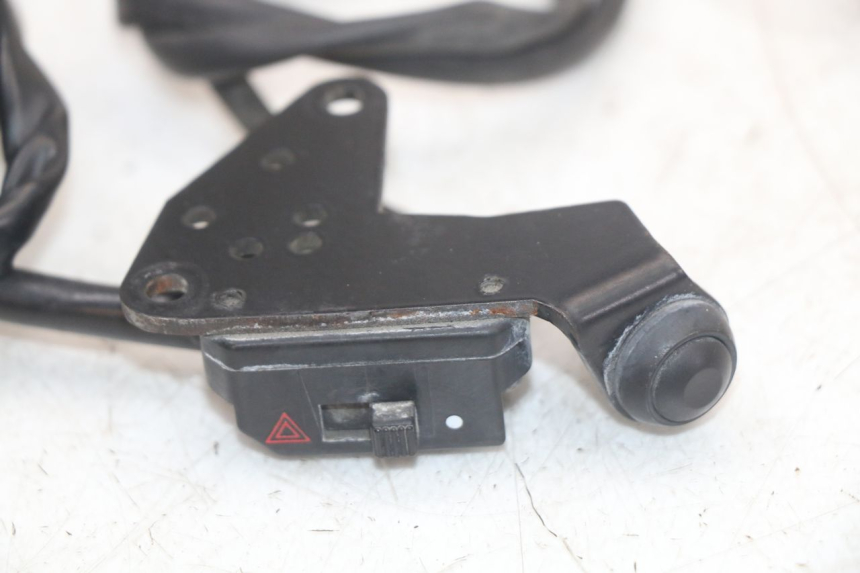 photo de CONMUTADOR LUCES EMERGENCIA YAMAHA FJR ABS 1300 (2006 - 2012)