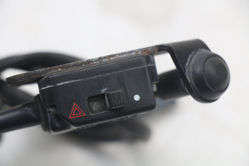photo de CONMUTADOR LUCES EMERGENCIA YAMAHA FJR ABS 1300 (2006 - 2012)
