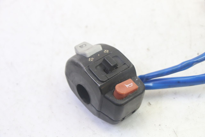 photo de INTERRUPTOR DE LUCES IZQUIERDO KYMCO AGILITY 16+ 4T 50 (2018 - 2023) - Zoom estado de uso