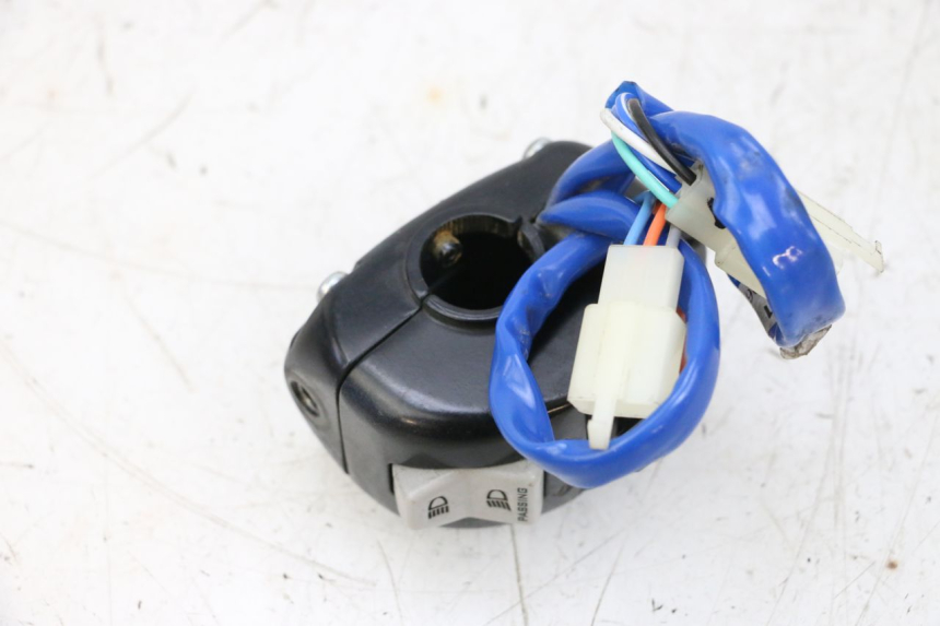 photo de INTERRUPTOR DE LUCES IZQUIERDO. KYMCO AGILITY 4T 50 (2018 - 2022) - Detalle de la pieza
