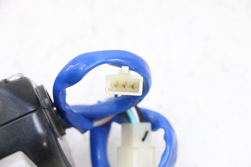 photo de INTERRUPTOR DE LUCES IZQUIERDO. KYMCO AGILITY 4T 50 (2018 - 2022) - Otra perspectiva