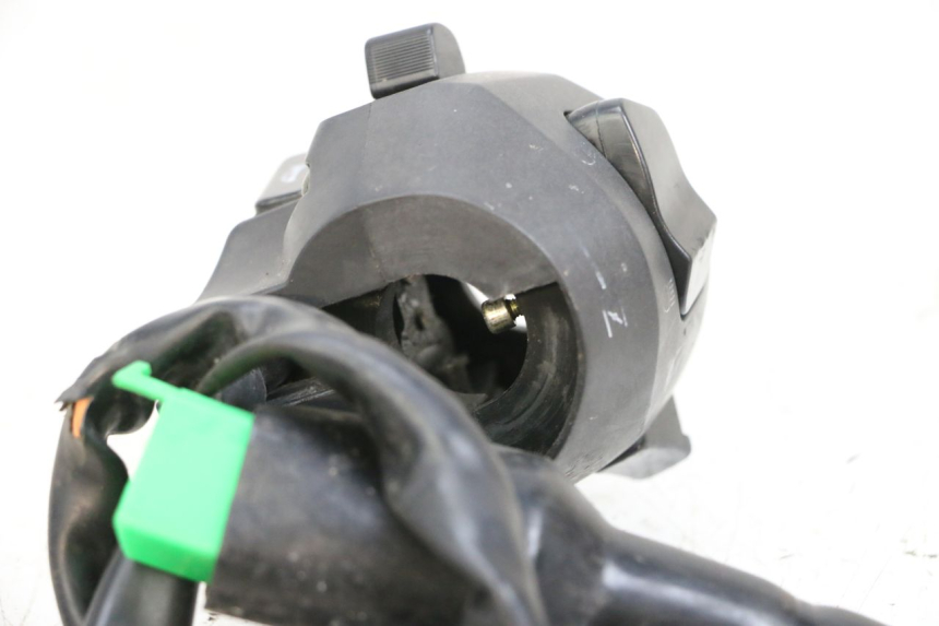 photo de CONMUTADOR IZQUIERDA MAG POWER BOMBERS 4T 50 (2016 - 2026) - Primer plano técnico