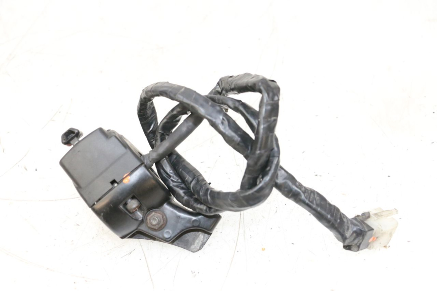 photo de CONMUTADOR IZQUIERDA MBK BOOSTER SPIRIT NAKED 50 (2004 - 2017) - Primer plano técnico