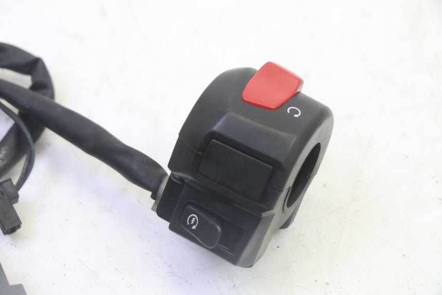 photo de INTERRUPTOR DE LUCES IZQUIERDO SUZUKI BURGMAN 125 (2007 - 2014)