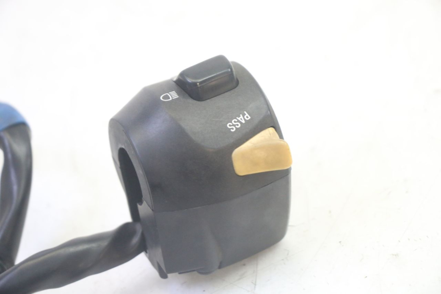 photo de INTERRUPTOR DE LUCES IZQUIERDO SUZUKI BURGMAN 125 (2007 - 2014) - Primer plano técnico