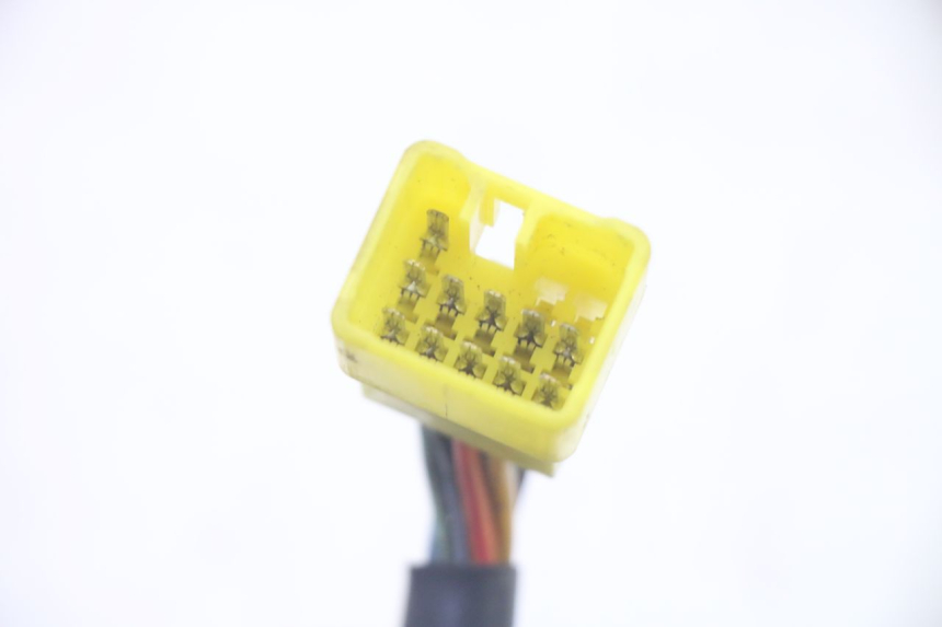 photo de INTERRUPTOR DE LUCES IZQUIERDO SUZUKI BURGMAN 125 (2007 - 2014) - Estado de la superficie y material