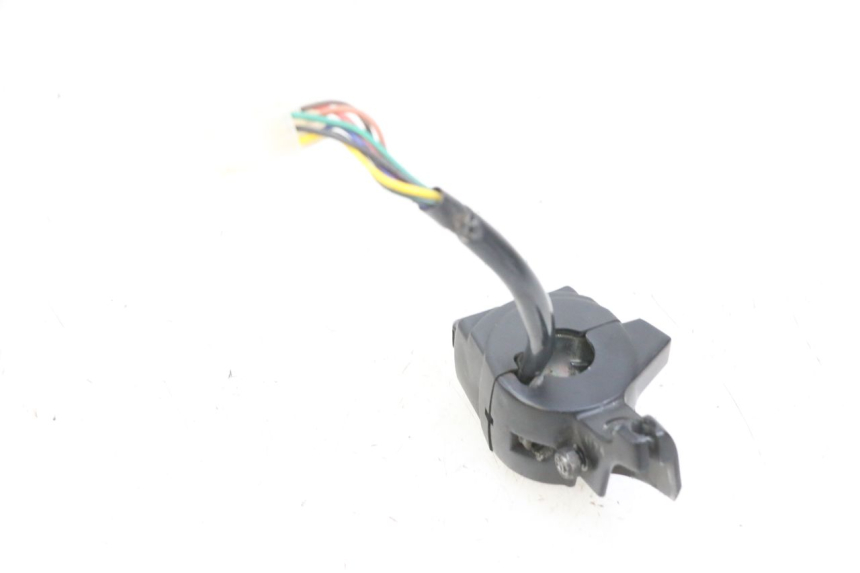 photo de INTERRUPTOR DE LUCES IZQUIERDO YAMAHA BW'S EASY 50 (2013 - 2016) - Detalles de los puntos de fijación