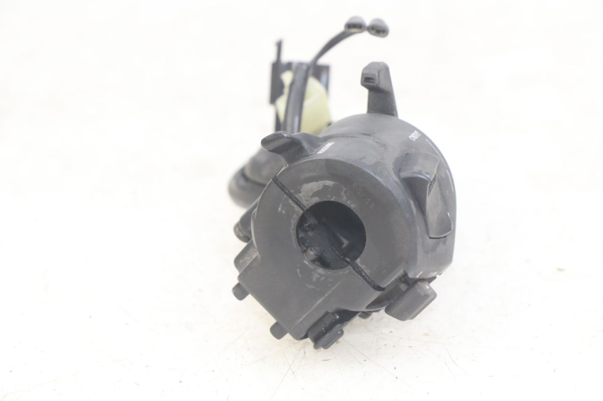 photo de INTERRUPTOR DE LUCES IZQUIERDO HONDA CBR F SC25 1000 (1989 - 1992)