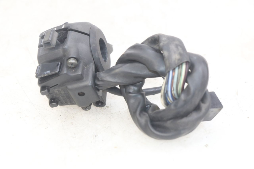 photo de INTERRUPTOR DE LUCES IZQUIERDO HONDA CBR F SC25 1000 (1989 - 1992)