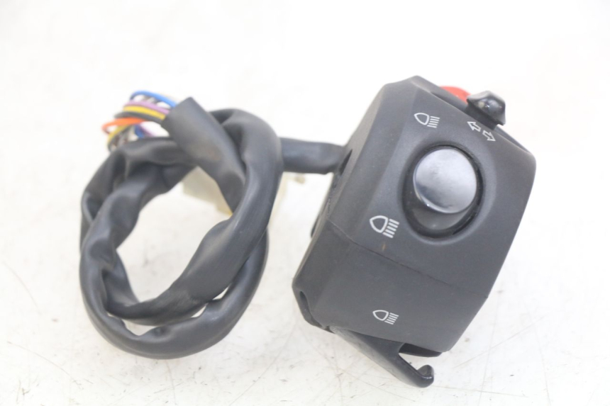 photo de INTERRUPTOR DE LUCES IZQUIERDO PEUGEOT CITYSTAR AIR 125 (2014 - 2017)