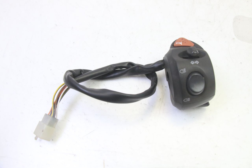 photo de INTERRUPTOR DE LUCES IZQUIERDO PEUGEOT CITYSTAR 50 (2013 - 2017)