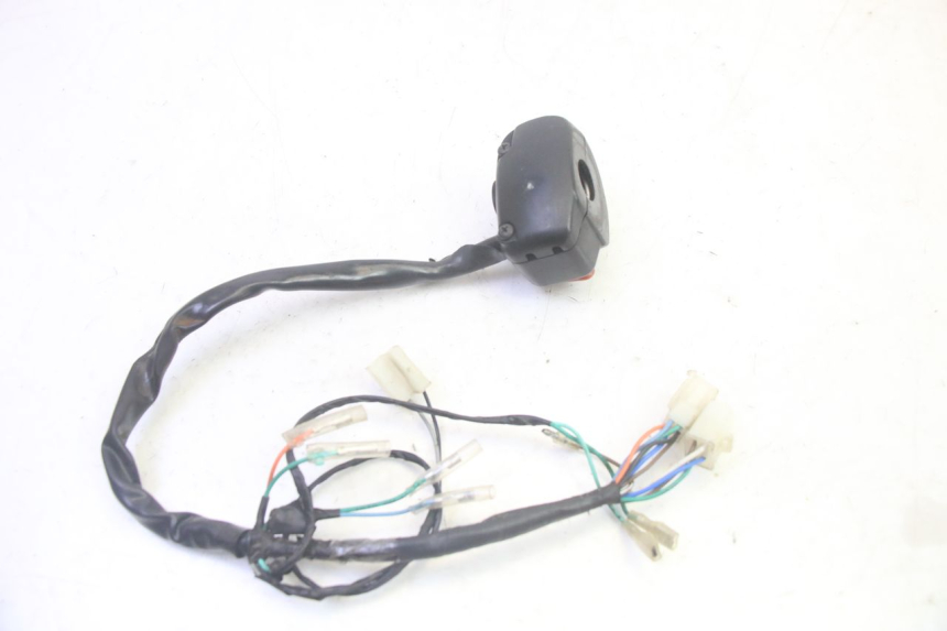 photo de INTERRUPTOR DE LUCES IZQUIERDO SYM CROX 4T 50 (2016 - 2023) - Otra perspectiva