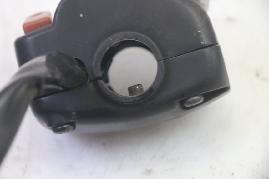 photo de INTERRUPTOR DE LUCES IZQUIERDO SYM CROX 4T 50 (2016 - 2023) - Primer plano técnico