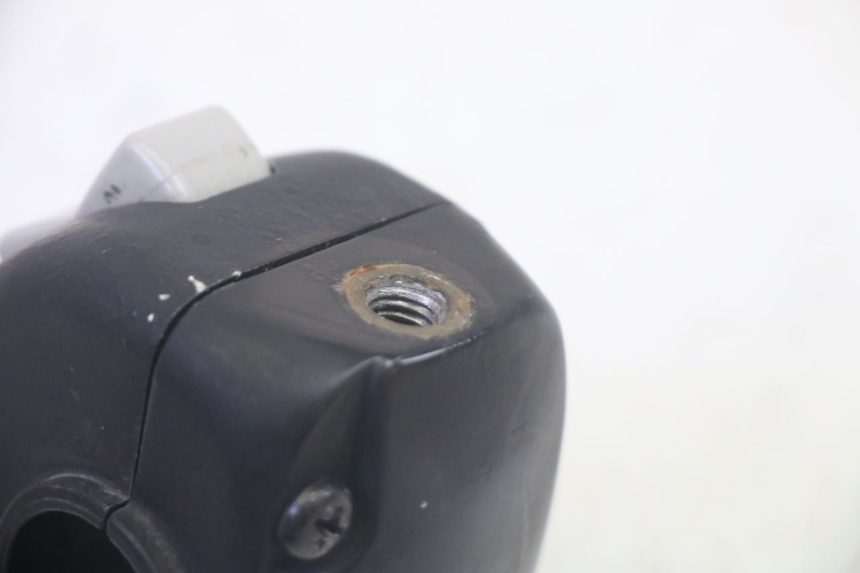 photo de INTERRUPTOR DE LUCES IZQUIERDO SYM CROX 4T 50 (2016 - 2023) - Primer plano técnico