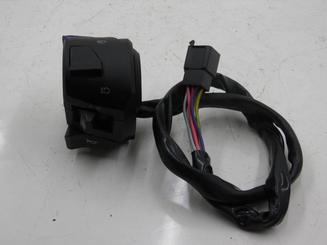 photo de CONMUTADOR IZQUIERDA DERBI GP MAX 250 (2006 - 2008)