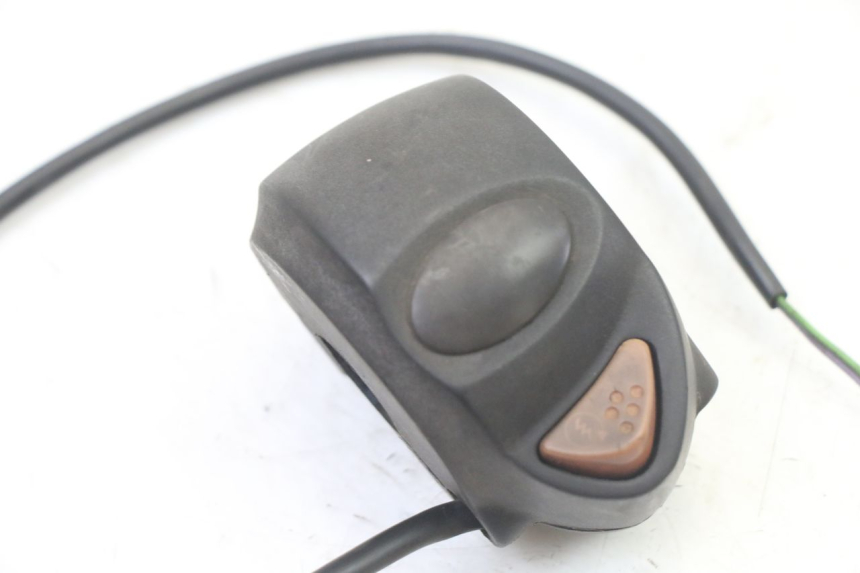 photo de INTERRUPTOR DE LUCES IZQUIERDO PEUGEOT ELYSTAR 50 (2002 - 2014)