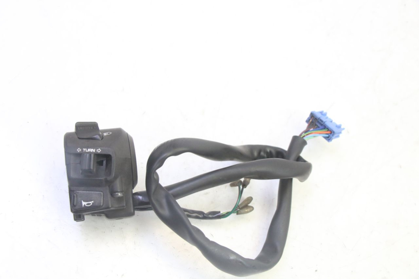 photo de INTERRUPTOR DE LUCES IZQUIERDO. HONDA FES S-WING SWING ABS 125 (2007 - 2015)