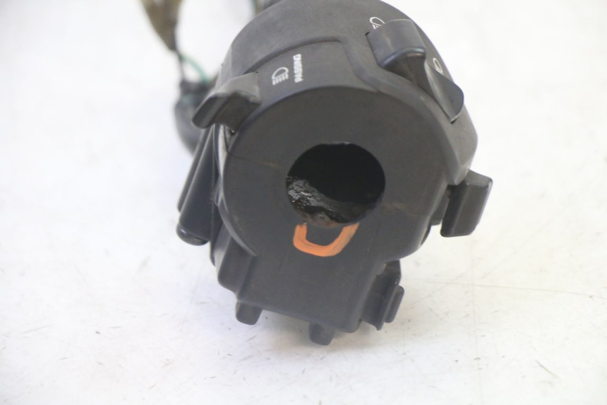 photo de INTERRUPTOR DE LUCES IZQUIERDO. HONDA FES S-WING SWING ABS 125 (2007 - 2015)